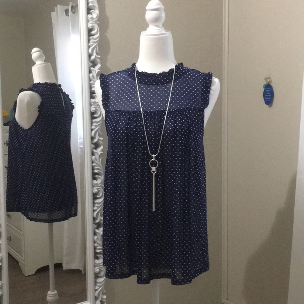 Ivy Rose 🌹 sleeveless blue & white Polk-a-dot top